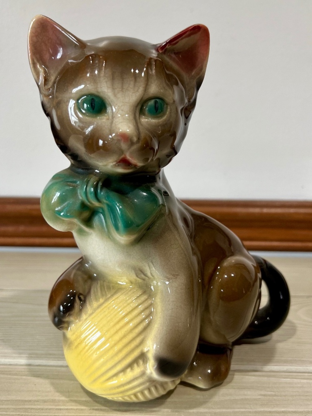 Royal Copley Kitten Planter with Yellow Yarn Ball
